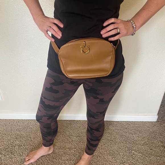 Salvatore Ferragamo Handbags - Vintage Salvatore Ferragamo shoulder bag - belt bag tan leather